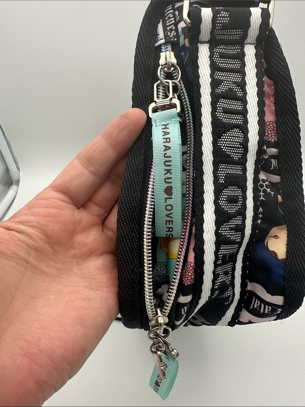 Vintage Harajuku Lovers Crossbody Nylon Messenger Bag Limited Edition Purse Y2K - Picture 5 of 16